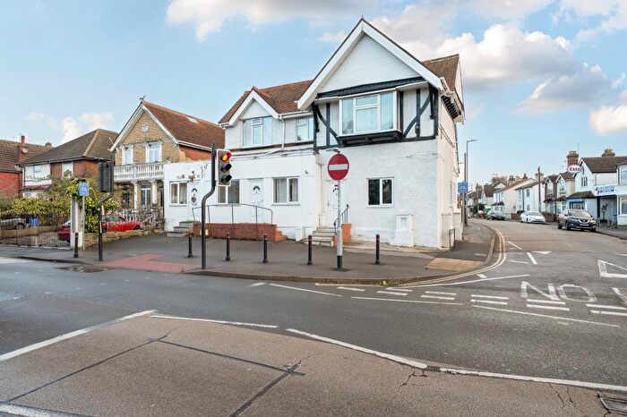 2 Bedroom Apartment To Rent In Monument Road, Woking, GU21