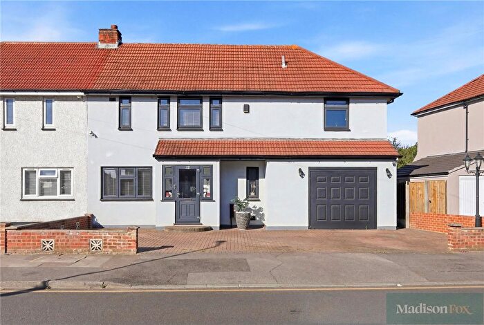 4 Bedroom Semi-Detached House For Sale In Leyswood Drive, Ilford, IG2