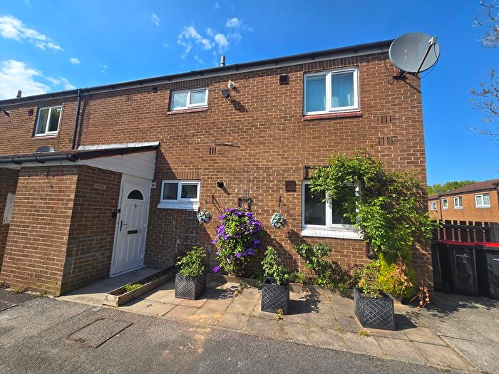 2 Bedroom Flat To Rent In Miniott Walk, Hemlington, Middlesbrough, TS8