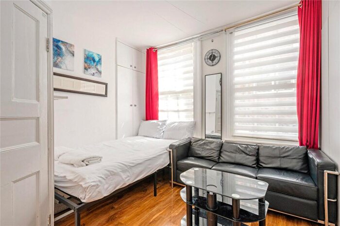 Studio To Rent In Essex Road, Angel, Islington, London, N1