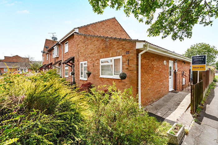 2 Bedroom Bungalow For Sale In Pendennis Road, Freshbrook, Swindon, SN5