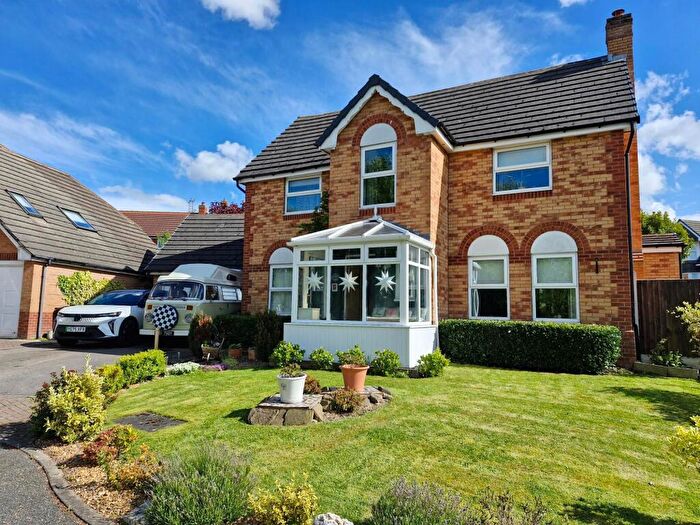 4 Bedroom Detached House For Sale In Near Crook, Thackley, BD10