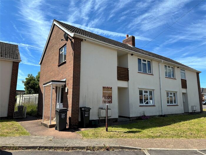 2 Bedroom Flat To Rent In Farrant Close, Bishops Hull, Taunton, TA1