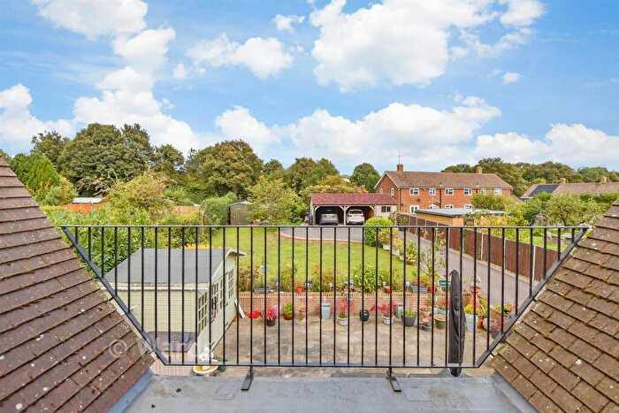 4 Bedroom Chalet For Sale In Maidstone Road, Lenham, Maidstone, Kent, ME17