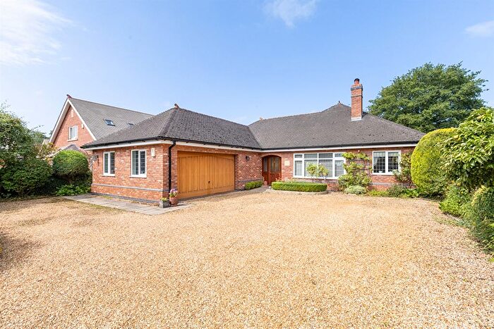4 Bedroom Detached Bungalow For Sale In Weaverham Road, Sandiway, Northwich, CW8