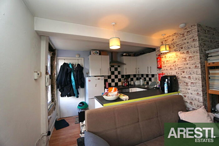 2 Bedroom Flat To Rent In Flat B, Essex Road, London, N1