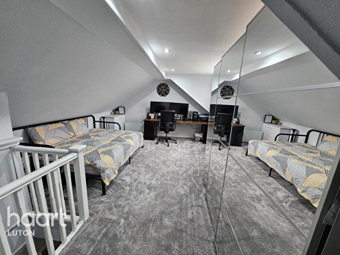 4 Bedroom Detached Bungalow To Rent In Chapter House Road, Luton, LU4