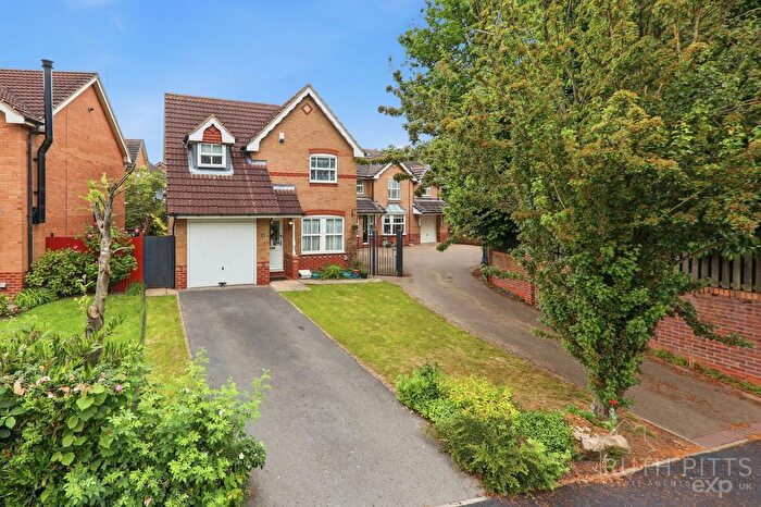 3 Bedroom Detached House For Sale In Tarn Hows Walk, Ackworth, WF7
