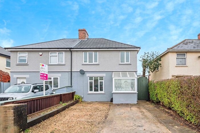 3 Bedroom Semi-Detached House For Sale In Laburnum Road, Swindon, SN2