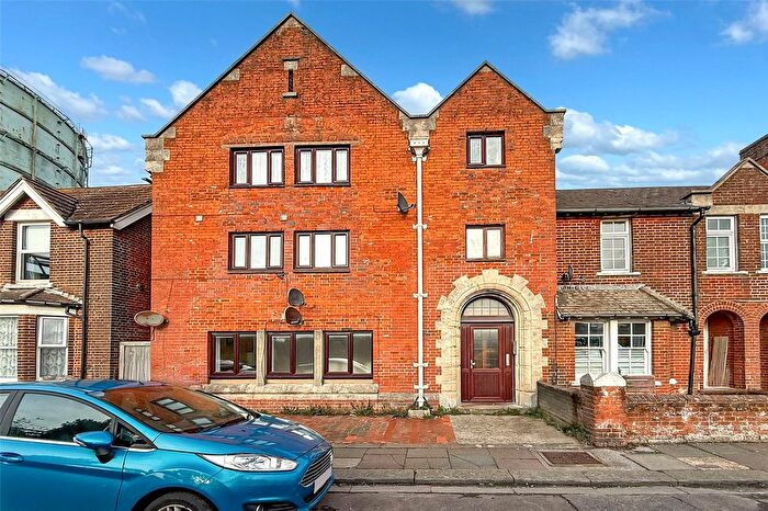 1 Bedroom Flat For Sale In Gloucester Road, Littlehampton, West Sussex, BN17