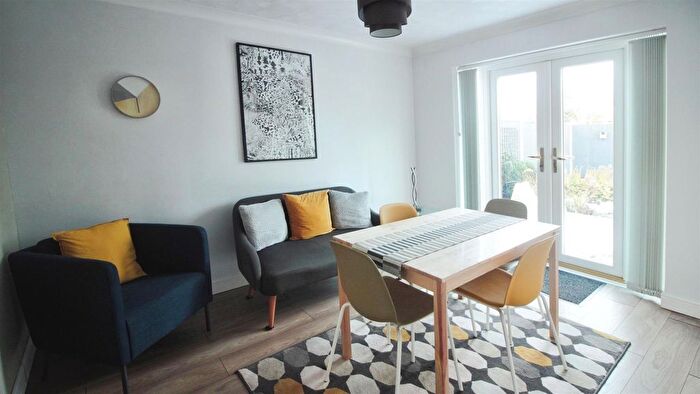 4 Bedroom Detached House For Sale In Stonecroft, Stanley, Wakefield, WF3