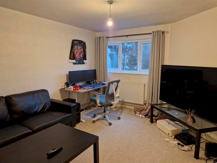 1 Bedroom Property To Rent In Cross Road, Uxbridge, UB8