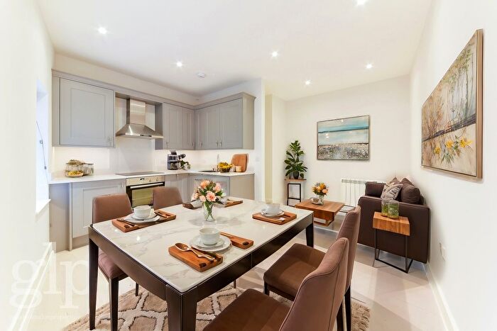 2 Bedroom Flat To Rent In Shelton Street, London, Greater London, Covent Garden, WC2H