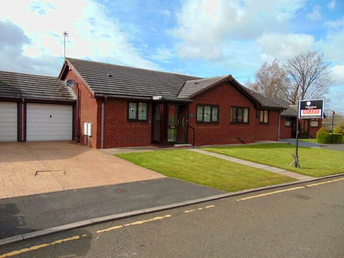 2 Bedroom Semi-Detached Bungalow To Rent In Verity Close, Royton, OL2