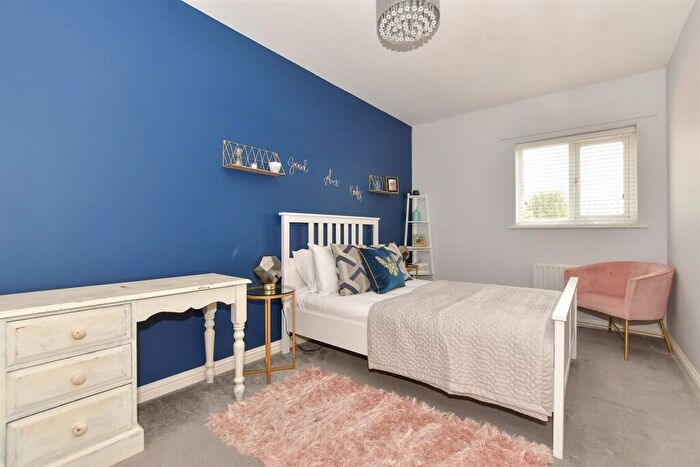 2 Bedroom Flat For Sale In Crosse Courts, Basildon, Essex, SS15