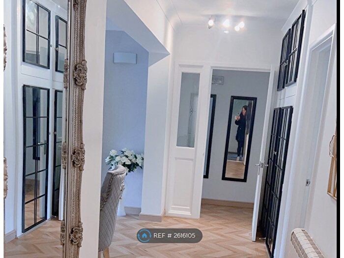 3 Bedroom Flat To Rent In Monkton Court, Bournemouth, BH4