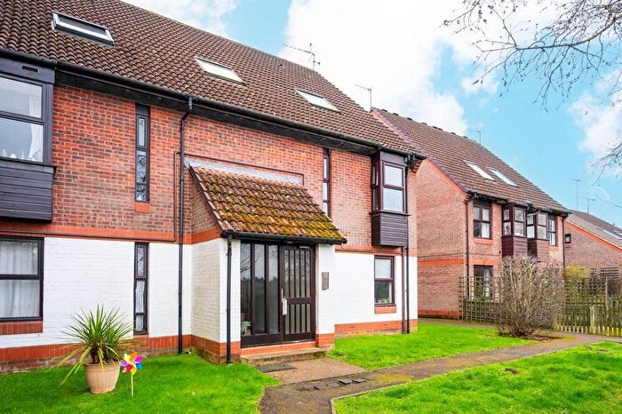1 Bedroom Flat For Sale In Veryan, Goldsworth Park, Woking, GU21
