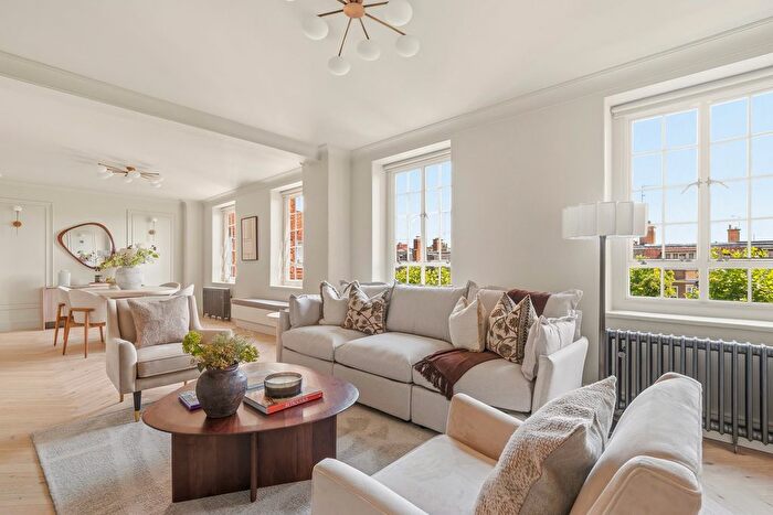2 Bedroom Flat For Sale In Chelsea Manor Street, London, SW3