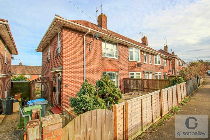 3 Bedroom Semi Detached House For Sale In Jex Road, Norwich, NR5