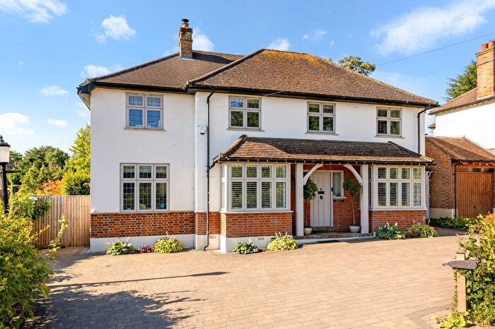 5 Bedroom Detached House For Sale In Common Lane, Kings Langley, Hertfordshire, WD4