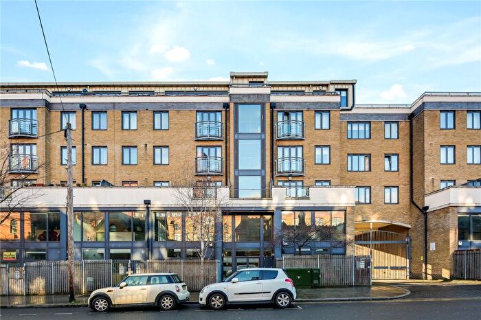 1 Bedroom Flat To Rent In Fairfield Road, Bow, London, E3