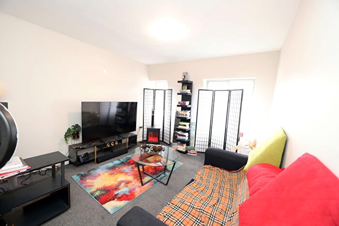 1 Bedroom Flat To Rent In Market Place, London, NW11