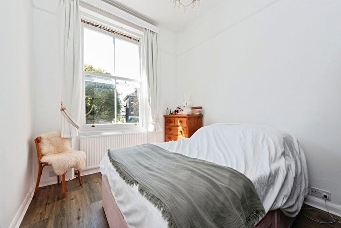 1 Bedroom Flat To Rent In Cardigan Road, Richmond, TW10