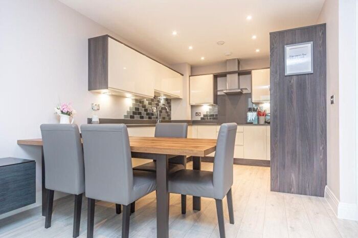 2 Bedroom Flat For Sale In Fleet, Hampshire, GU51