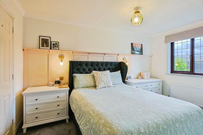 3 Bedroom Link Detached House For Sale In Tickhill Close, Lower Earley, Reading, RG6