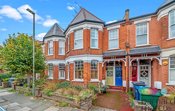 4 Bedroom Maisonette For Sale In Sedgemere Avenue, London, N2