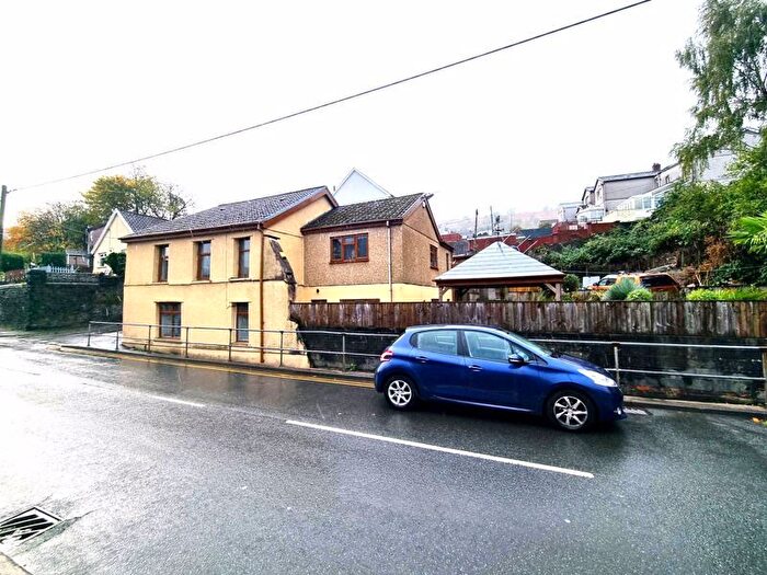 3 Bedroom Detached House For Sale In Penrhiwceiber Road, Mountain Ash, CF45
