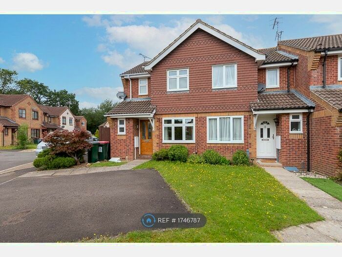 2 Bedroom End Of Terrace House To Rent In Graveney Road, Maidenbower, Crawley, RH10
