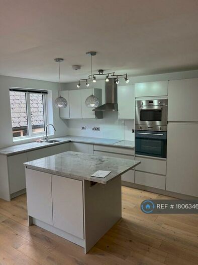 2 Bedroom Flat To Rent In The Ginnel, Devizes, SN10
