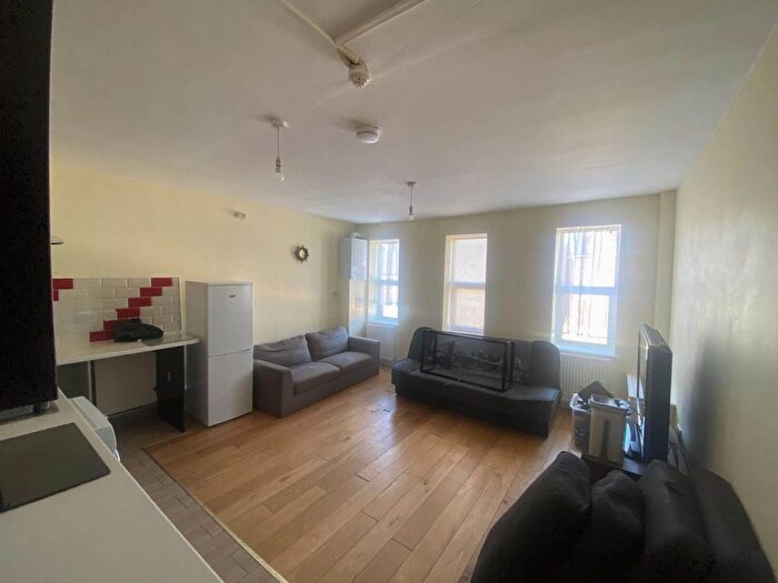 1 Bedroom Flat To Rent In Wantage Road, Reading, RG30