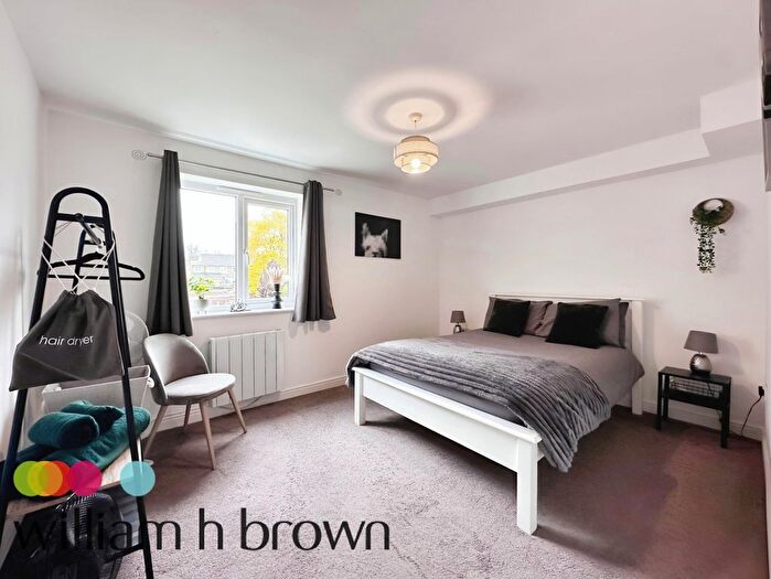 2 Bedroom Flat To Rent In Rookes Crescent, Chelmsford, CM1