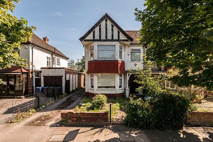 5 Bedroom Property To Rent In Tring Avenue, London, W5