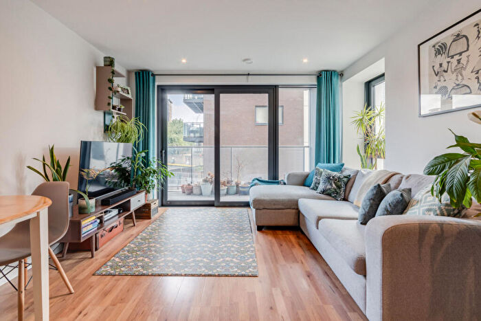 2 Bedroom Flat For Sale In Horizons Tower, Yabsley Street, E14