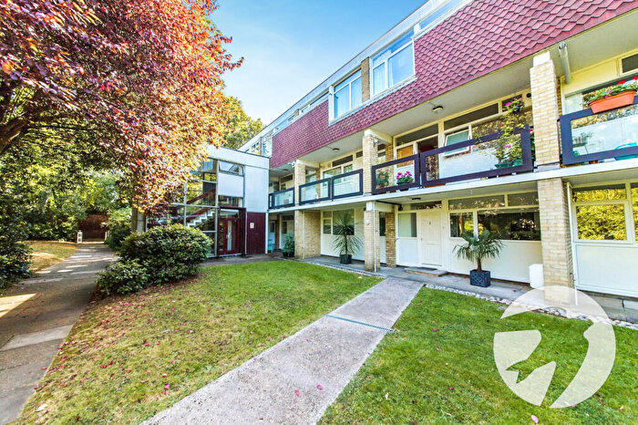 2 Bedroom Maisonette For Sale In Moat Court, Court Road, London, SE9