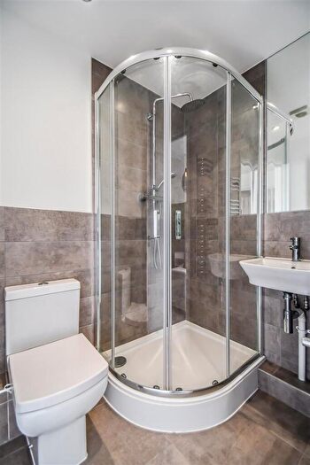 2 Bedroom Apartment To Rent In The Ridgeway, Chalkwell, Westcliff-on-Sea, SS0