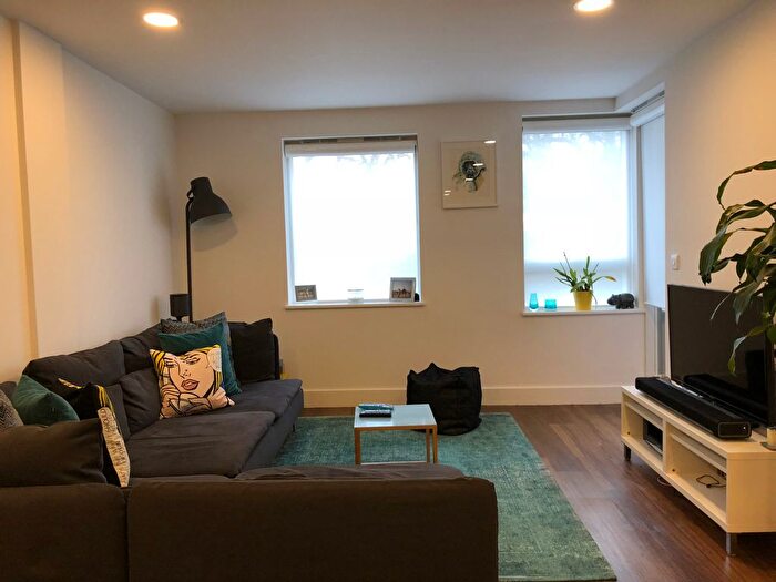 2 Bedroom Flat To Rent In Market Road, London, N7