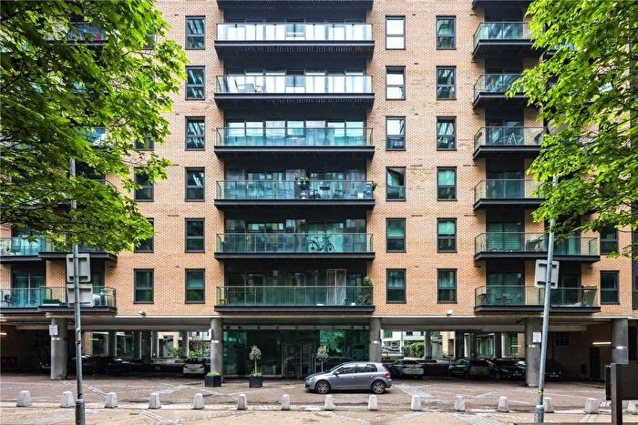 2 Bedroom Flat To Rent In Millharbour, Greater London, E14