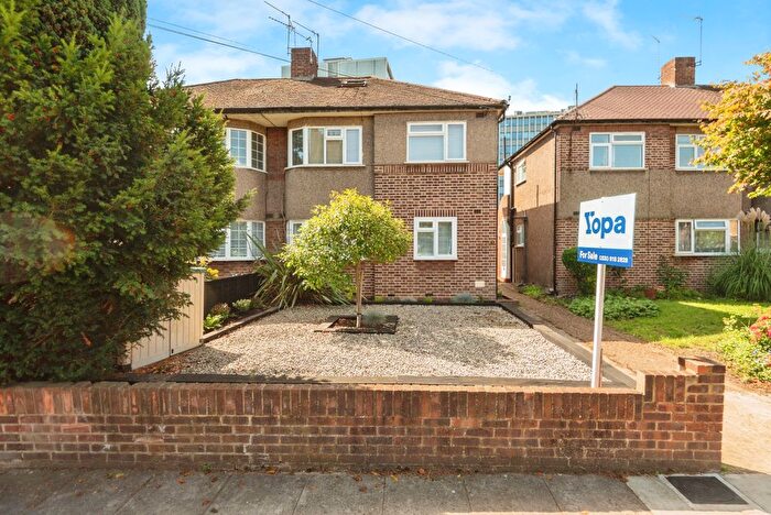 2 Bedroom Maisonette For Sale In Cheltenham Avenue, Twickenham, TW1
