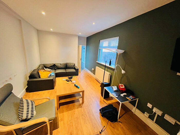 6 Bedroom Terraced House To Rent In Mackintosh Place, Cardiff, CF24