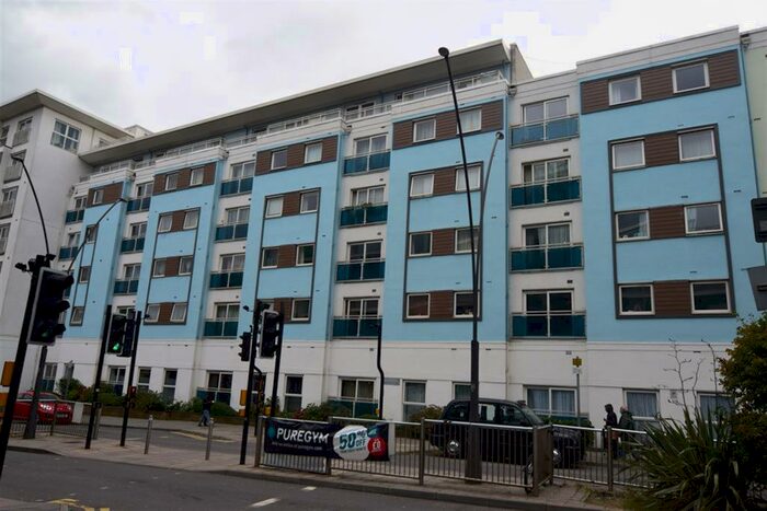 2 Bedroom Flat To Rent In Hudson House, Station Approach, Epsom, KT19