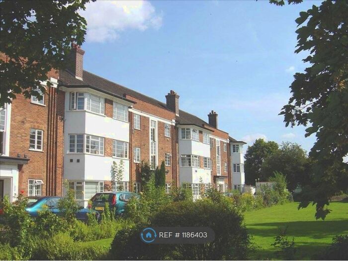 3 Bedroom Flat To Rent In West Court, Osterley, TW5