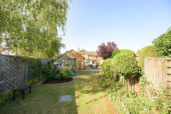 3 Bedroom Semi-Detached House For Sale In Thorpe Road, Peterborough, PE3