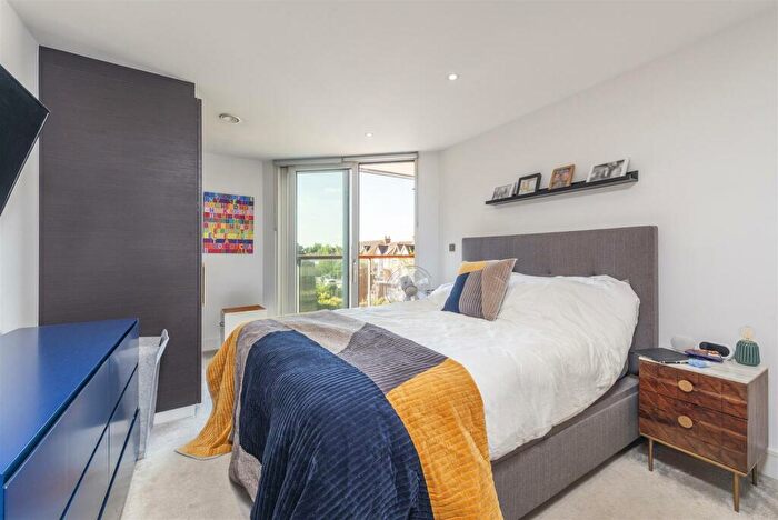 2 Bedroom Flat For Sale In Flower Lane, Mill Hill, London, NW7