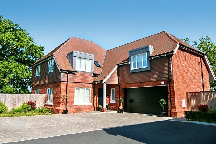 5 Bedroom Detached House For Sale In Bridle Close, Borehamwood, WD6