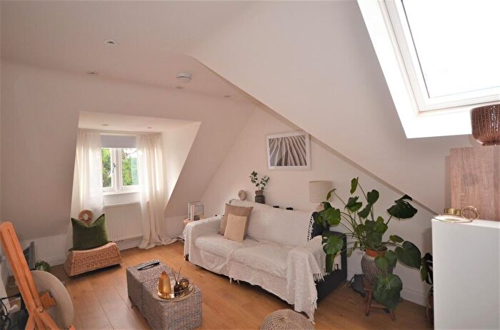 1 Bedroom Flat To Rent In High Street, Burnham, SL1