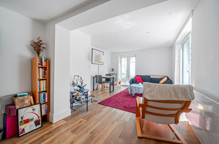 2 Bedroom Apartment For Sale In Clarence Square, Brighton, East Sussex, BN1